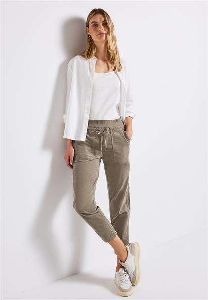 Loose Fit Cordhose bark brown