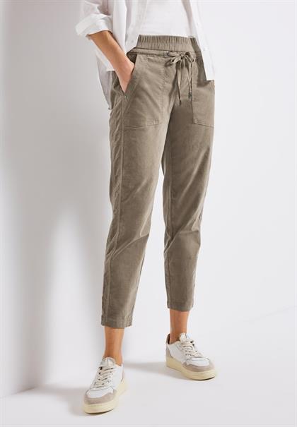 Loose Fit Cordhose bark brown