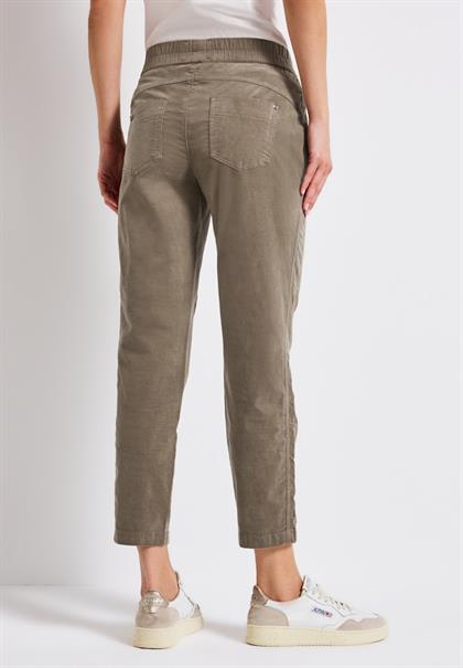 Loose Fit Cordhose bark brown