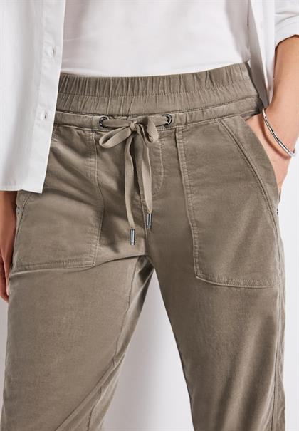 Loose Fit Cordhose bark brown