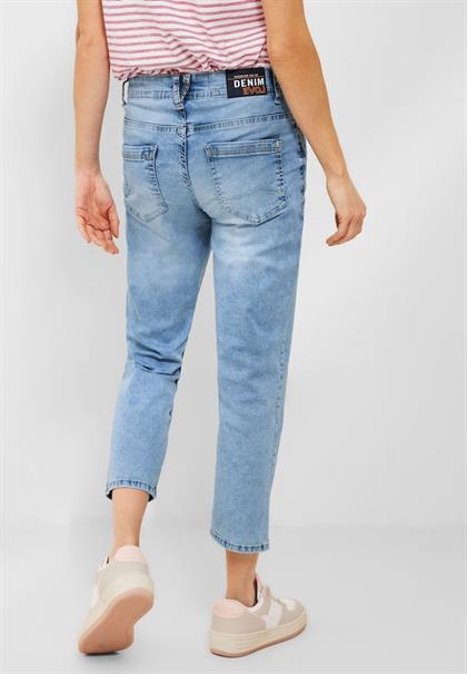 Loose Fit Jeans in 7/8 mid blue washed