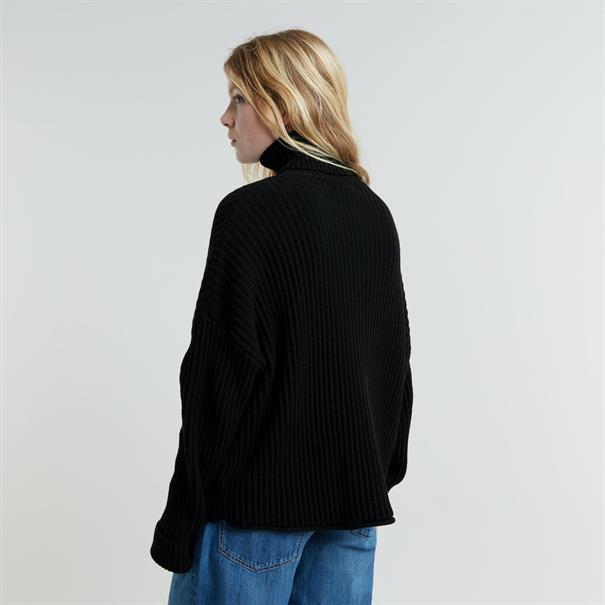 Loose turtle knit wmn dk black