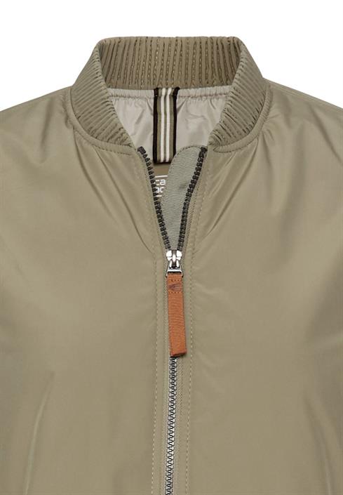 mantel-aus-recyceltem-polyester-sage