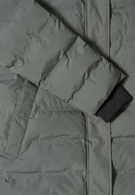 Mantel mit nahtloser Steppung pastel olive