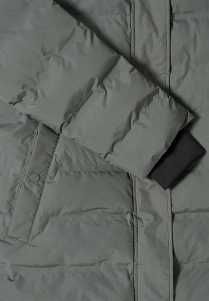 Mantel mit nahtloser Steppung pastel olive