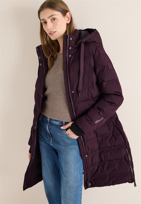 mantel-mit-verklebten-nähten-dark-plum