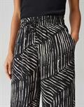Marou palm leaves black
