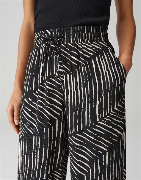 Marou palm leaves black