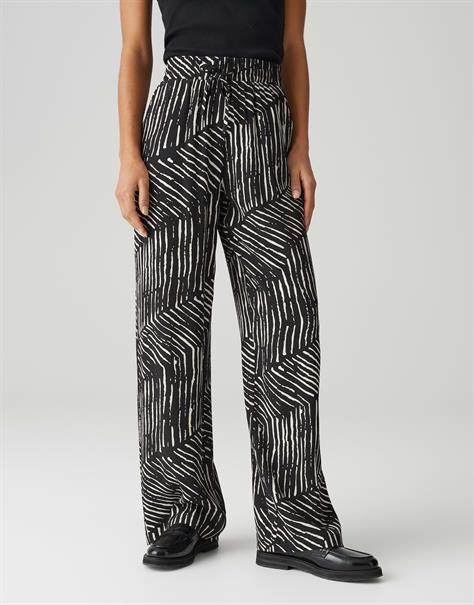 Marou palm leaves black