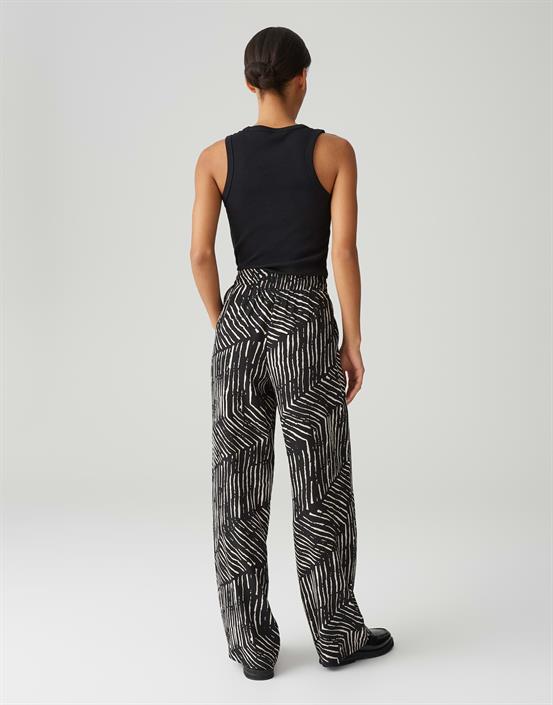 marou-palm-leaves-black
