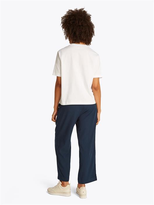 mdrn-outline-flag-c-nk-tee-th-optic-white