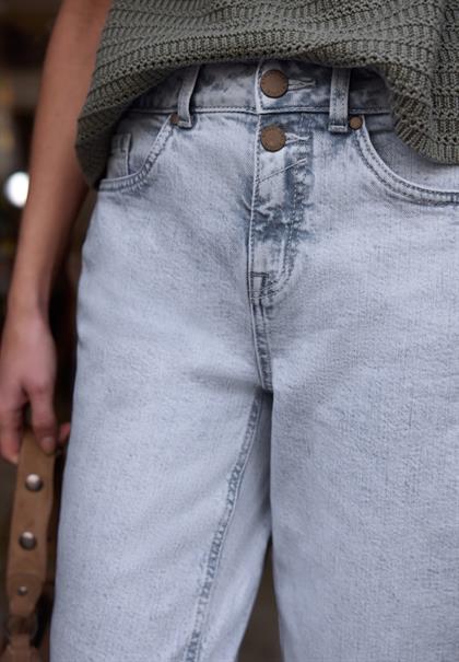 Mid Waist Barrel Leg Jeans im Loose Fit bleached wash