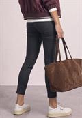 Mid Waist Hose im Slim Fit in Leder-Optik black