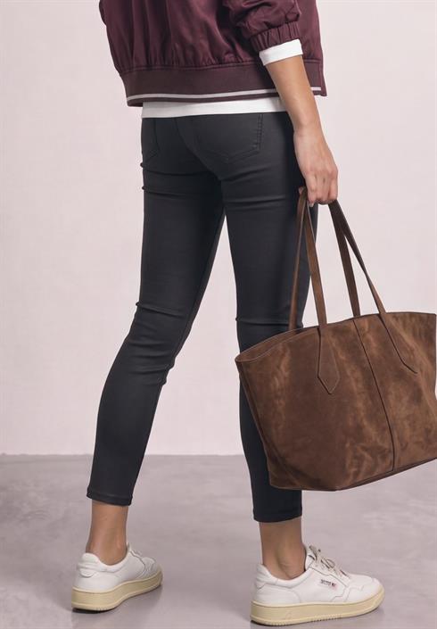 mid-waist-hose-im-slim-fit-in-leder-optik-black