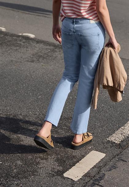 Mid Waist Kick Flare Jeans im Skinny Fit ultrableached wash