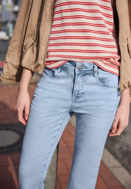 Mid Waist Kick Flare Jeans im Skinny Fit ultrableached wash