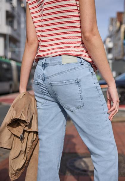 Mid Waist Kick Flare Jeans im Skinny Fit ultrableached wash