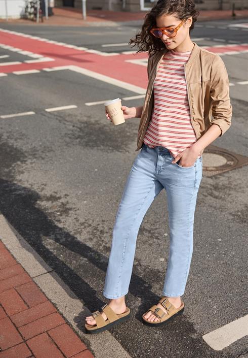 mid-waist-kick-flare-jeans-im-skinny-fit-ultrableached-wash