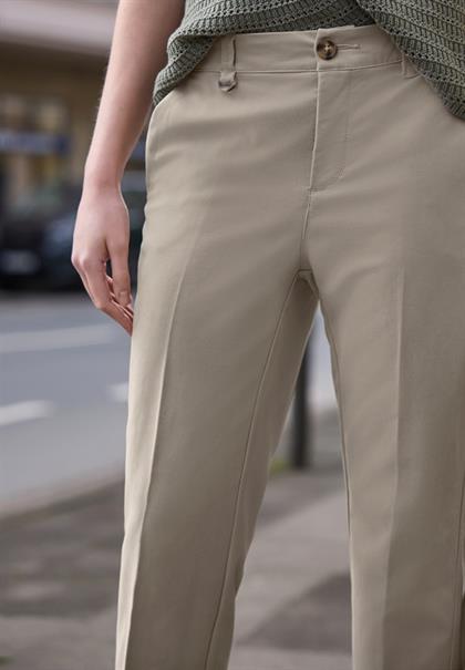 Mid Waist Slim Leg Chino im Casual Fit quiet ivory
