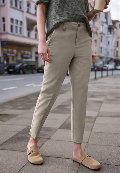Mid Waist Slim Leg Chino im Casual Fit quiet ivory