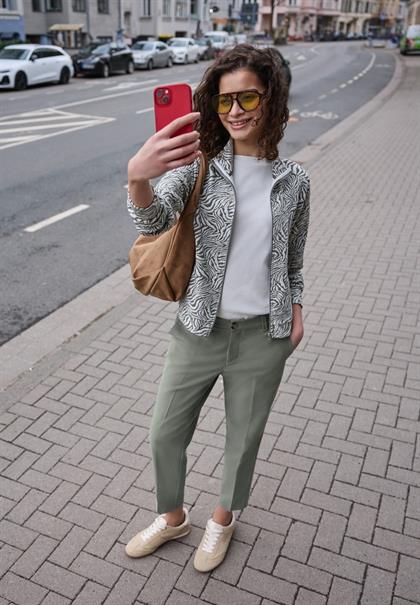 Mid Waist Slim Leg Chino im Casual Fit sea spray green