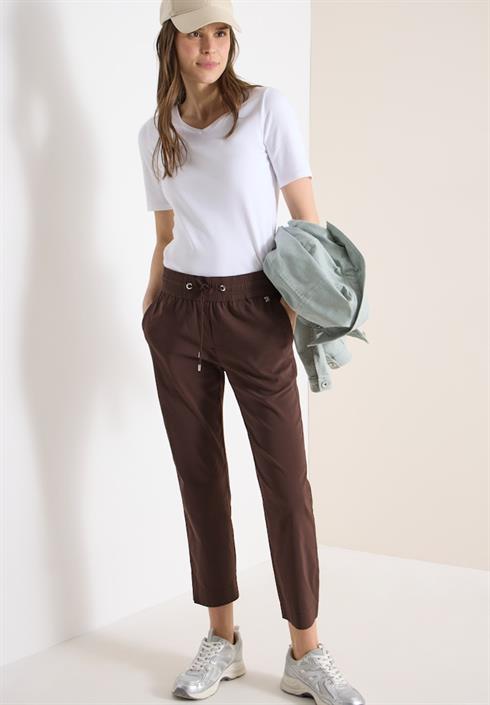 mid-waist-slim-leg-hose-im-casual-fit-brown-cacao