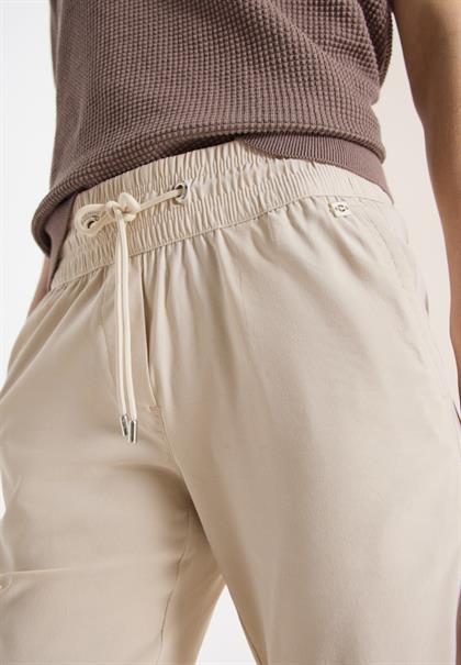 Mid Waist Slim Leg Hose im Casual Fit grain beige