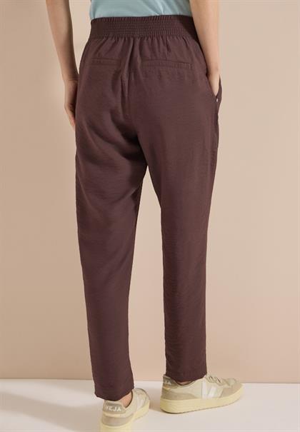 Mid Waist Slim Leg Hose im Loose Fit brown cacao
