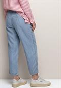 Mid Waist Slim Leg Hose im Washed-Look light blue soft wash