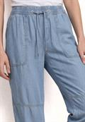Mid Waist Slim Leg Hose im Washed-Look light blue soft wash