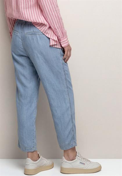 Mid Waist Slim Leg Hose im Washed-Look light blue soft wash