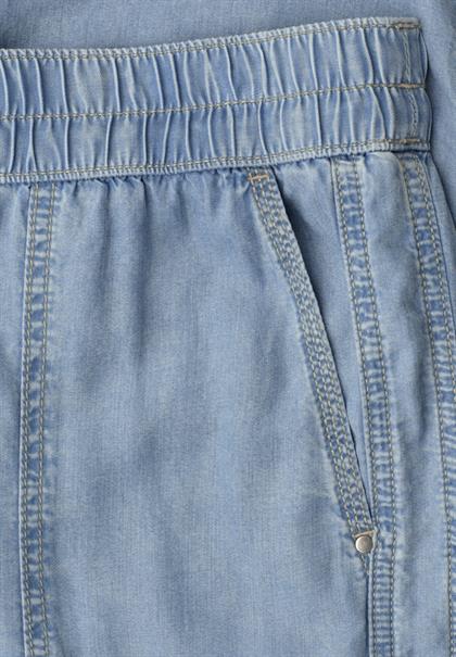 Mid Waist Slim Leg Hose im Washed-Look light blue soft wash