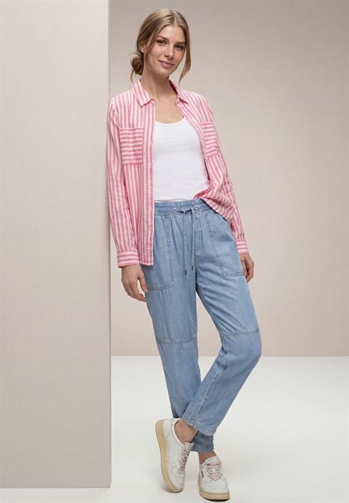 mid-waist-slim-leg-hose-im-washed-look-light-blue-soft-wash