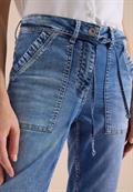 Mid Waist Slim Leg Jeans im Casual Fit mid blue used wash