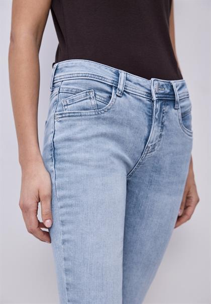 Mid Waist Slim Leg Jeans im Slim Fit light blue random wash