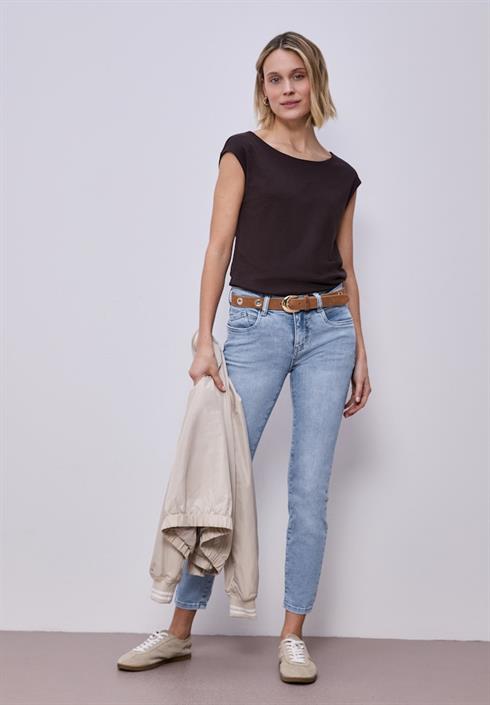 mid-waist-slim-leg-jeans-im-slim-fit-light-blue-random-wash