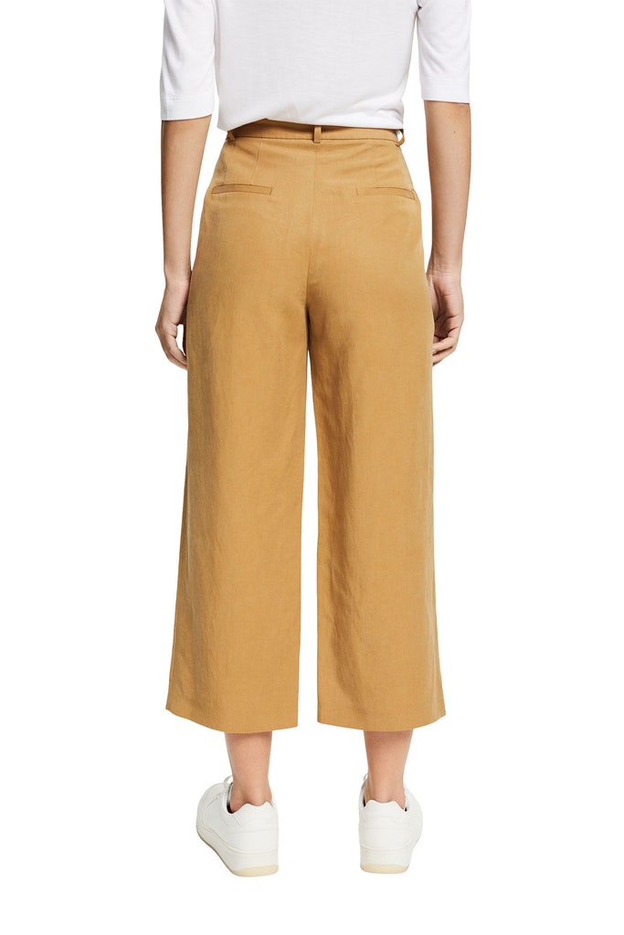 mit-leinen-hose-mit-verkürztem-bein-camel