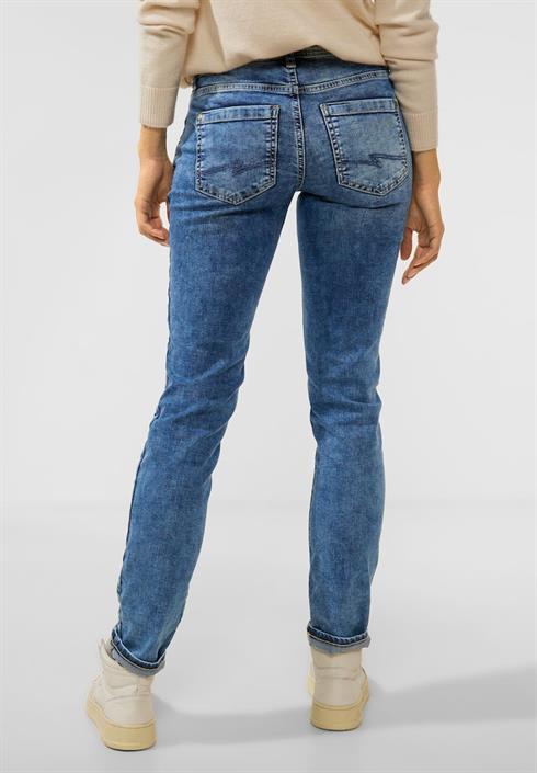 mittelblaue-casual-fit-jeans-indigo-random-wash