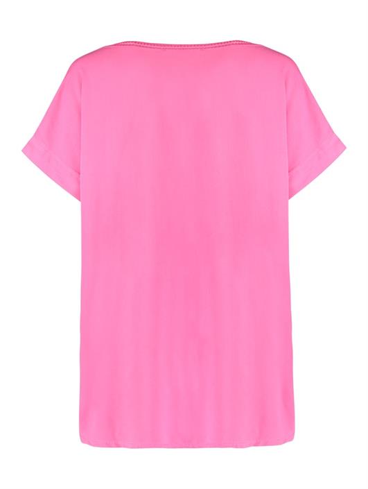modell-shirt-bia-pink