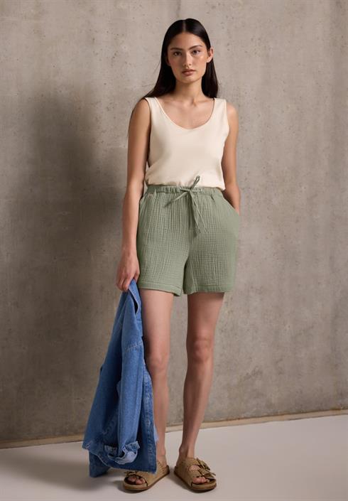 musselin-shorts-pale-mud-green