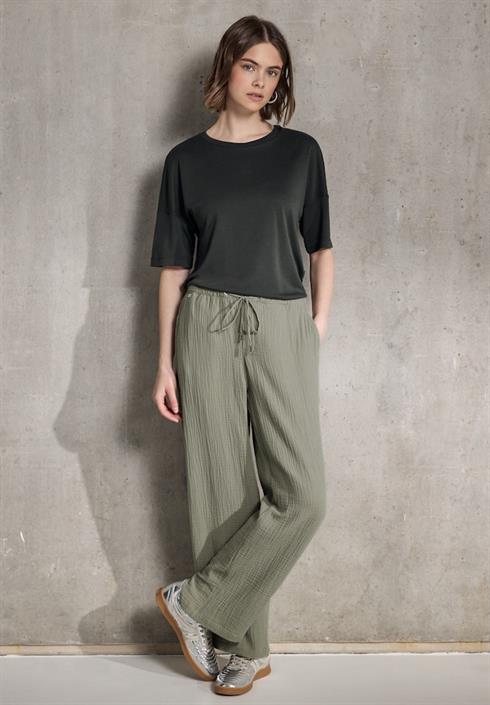musselin-wide-leg-hose-pale-mud-green