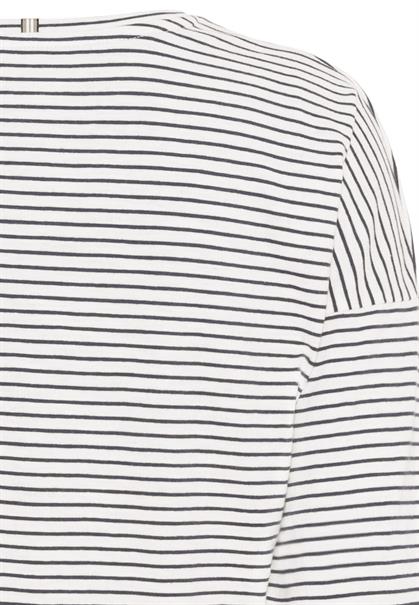 night blue-off white