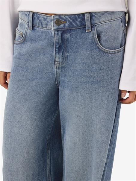 NMANDY LW DAD JEANS VI552MB APJ NOOS medium blue denim