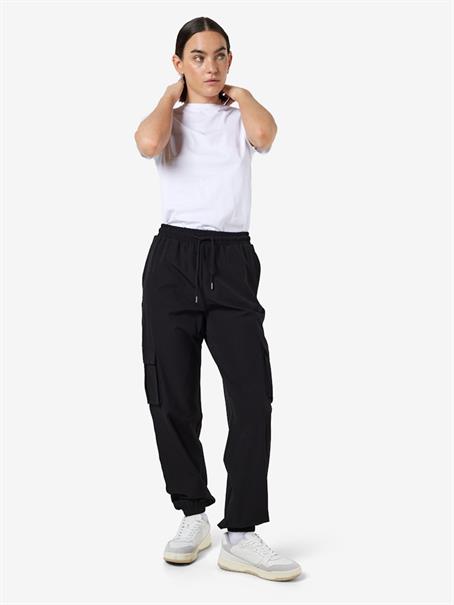 NMKIRBY HW CARGO PANTS WVN NOOS black