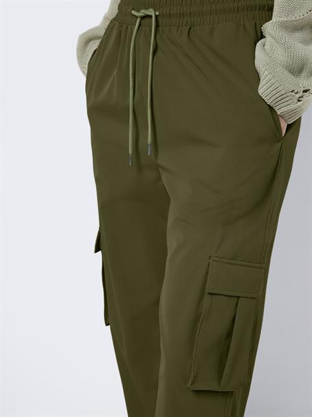 NMKIRBY HW CARGO PANTS WVN NOOS grün1