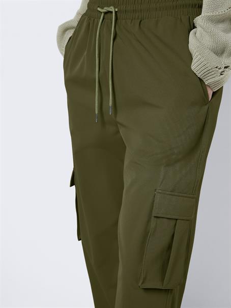 NMKIRBY HW CARGO PANTS WVN NOOS grün1
