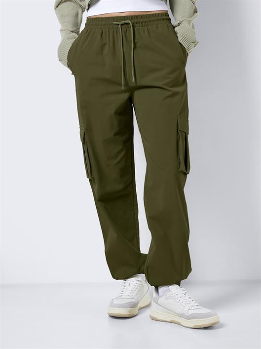 nmkirby-hw-cargo-pants-wvn-noos-grün1