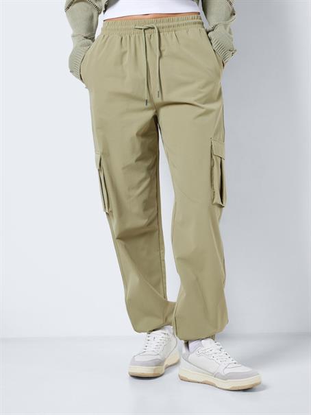 NMKIRBY HW CARGO PANTS WVN NOOS grün2