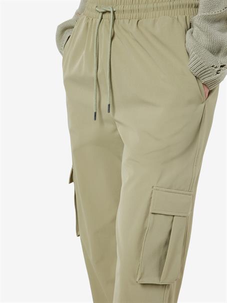 NMKIRBY HW CARGO PANTS WVN NOOS grün2