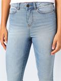 NMSALLIE HW FLARE JEAN VI162LB FWD NOOS light blue denim